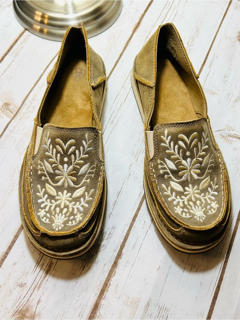 Ariat Suede Cruiser Loafers Slip-On Dark Tan White Embroidery - Picture 1 of 9
